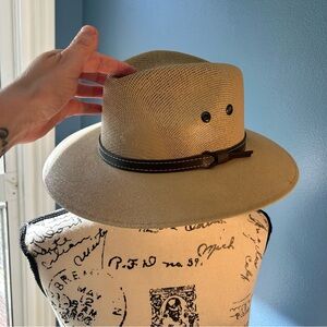 Charlie’s hecho en Mexico Hat